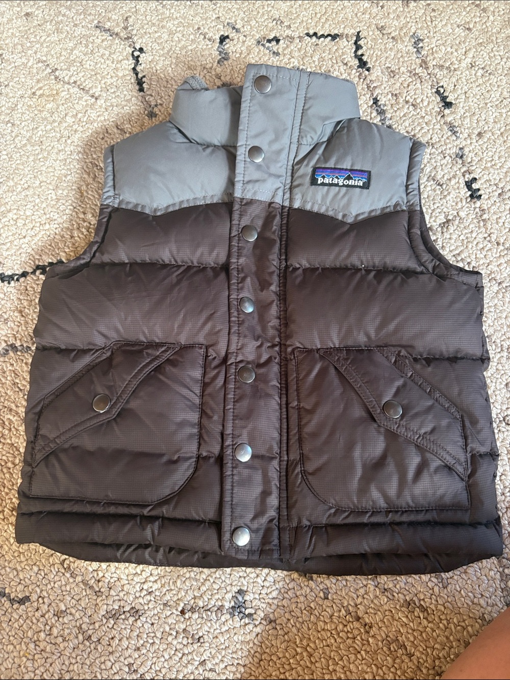 EUC Patagonia Kids Black & Gray Puffer Vest 3-4 T